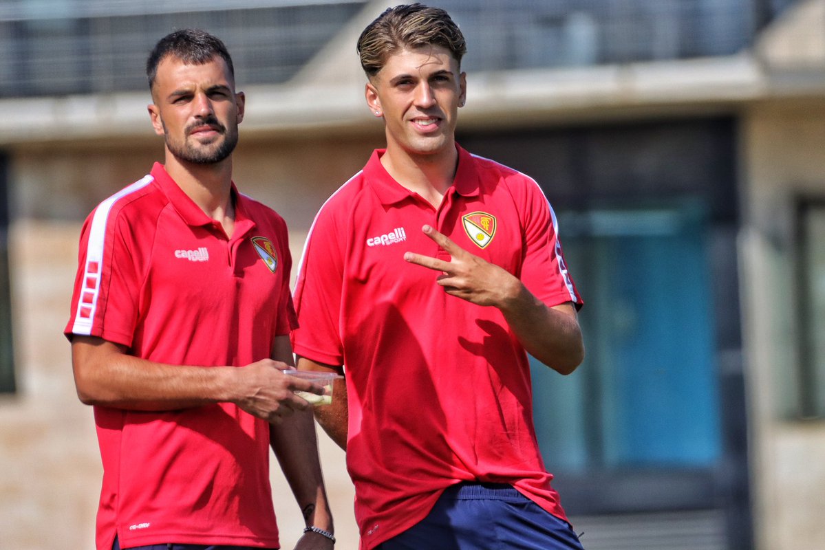 TerrassaFC's tweet image. Hola, #Palafrugell! π
Hola, #terrassistes! β₯οΈ
β½οΈ A les 18.30hπ‘, π£π₯ππ ππ₯ ππ ππ¦π§Γπ¦ de #PRETEMPORADA del @TerrassaFC 2οΈβ£5οΈβ£/2οΈβ£6οΈβ£!
π Contra el @FCLESCALA!
π« ENTRADA GRATUΓTA!