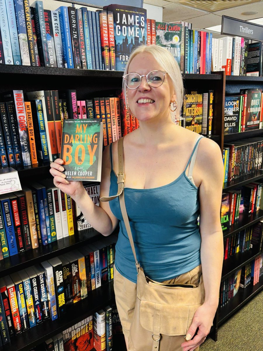 HelenCooper85's tweet image. Barnes &amp;amp; Noble, New York 🥰
