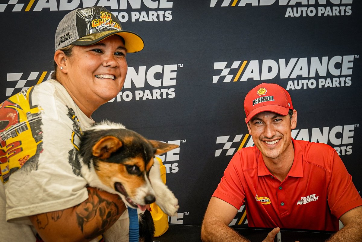 joeylogano's tweet image. Shoutout to all the great fans that came out to the @AdvanceAuto in Indy last night. #Team22