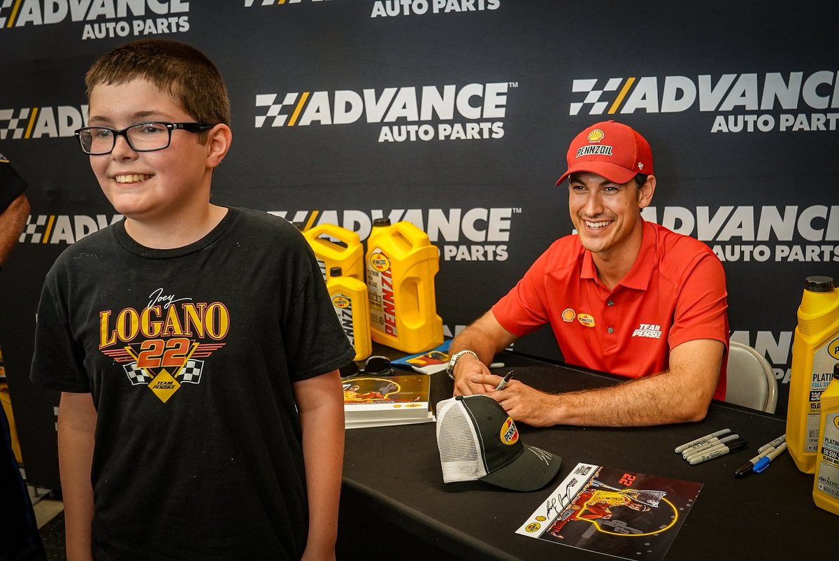joeylogano's tweet image. Shoutout to all the great fans that came out to the @AdvanceAuto in Indy last night. #Team22