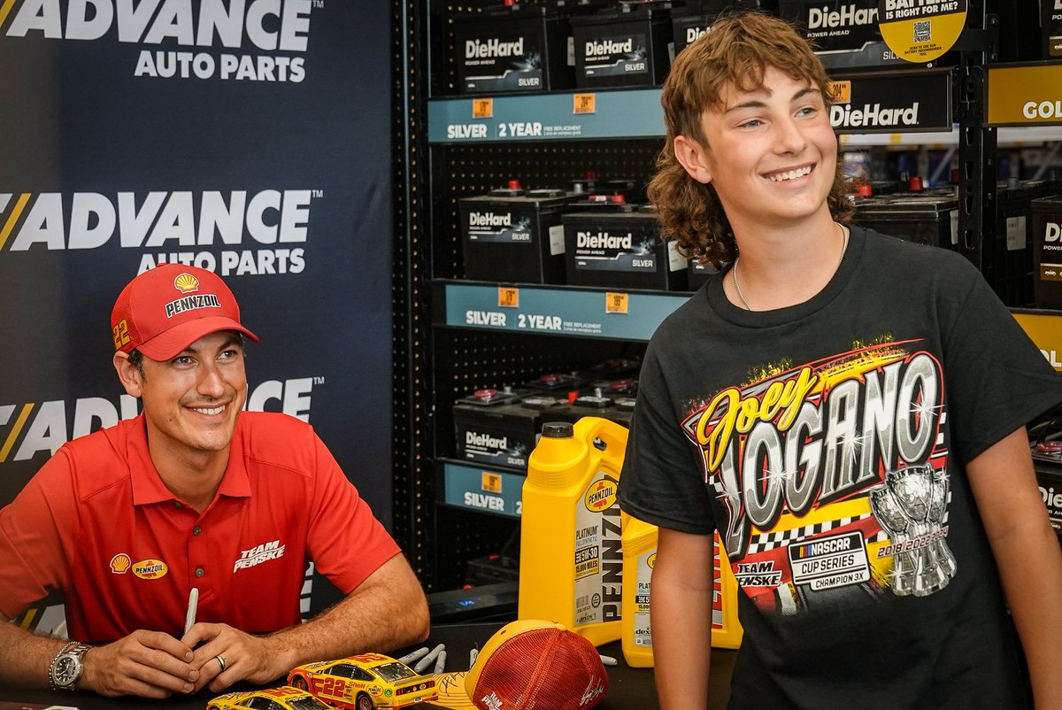 joeylogano's tweet image. Shoutout to all the great fans that came out to the @AdvanceAuto in Indy last night. #Team22