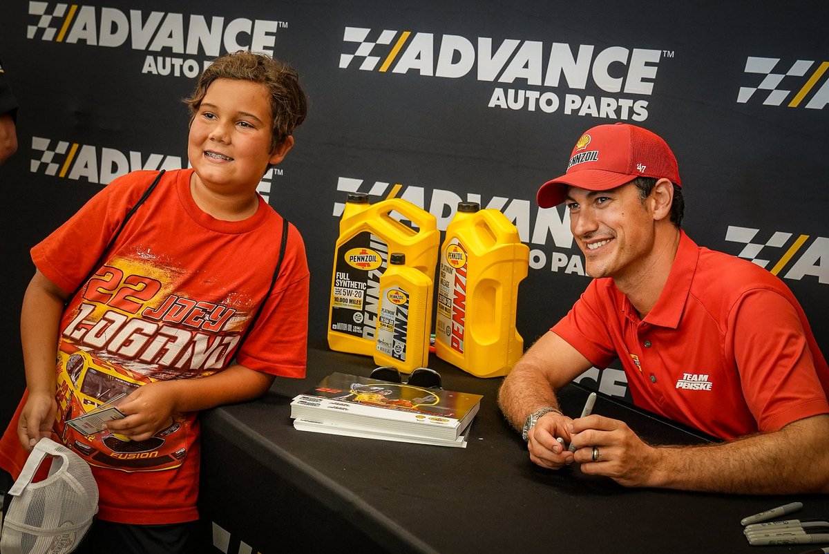 joeylogano's tweet image. Shoutout to all the great fans that came out to the @AdvanceAuto in Indy last night. #Team22