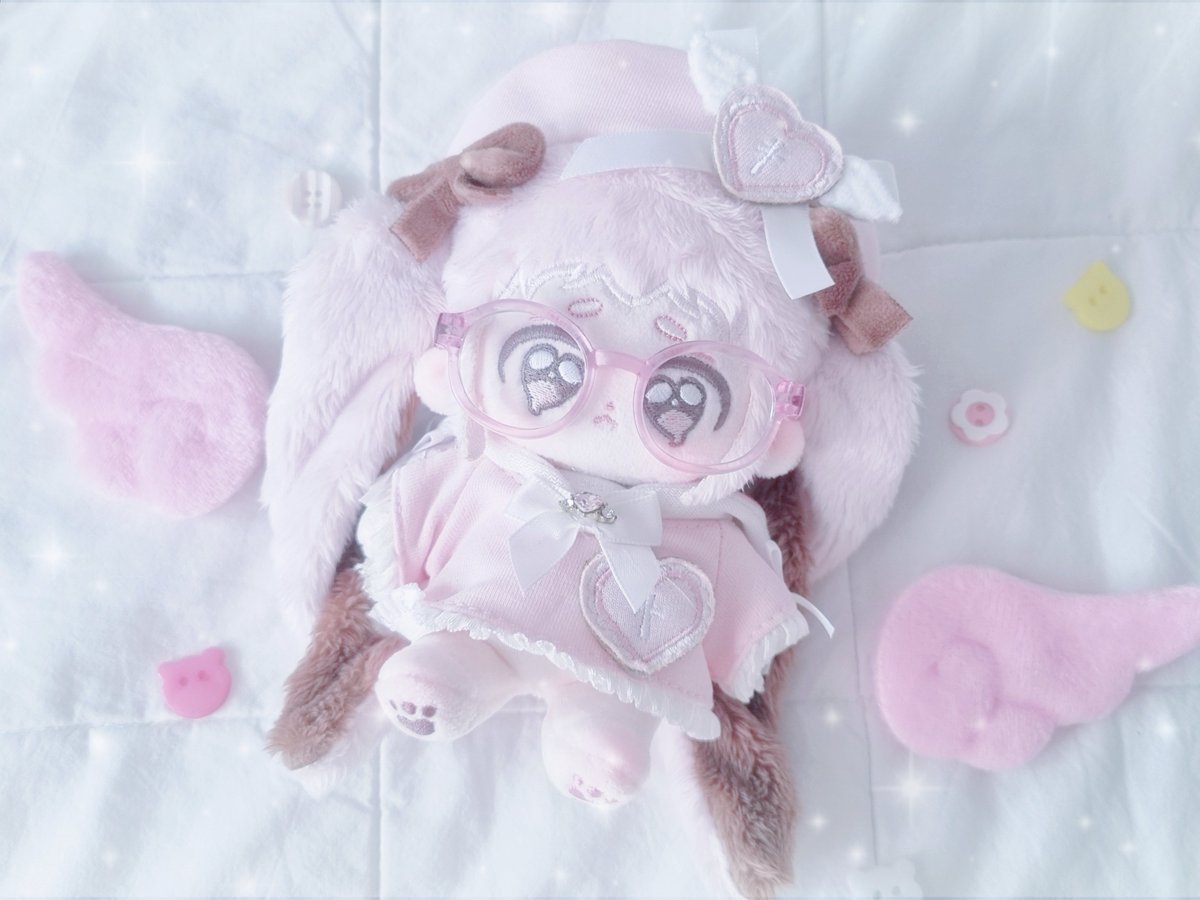 그간 인형 너무 안찍고살았더니 옷만 다르고 구도가 죄다 비슷해서 웃음 ㅠㅠ