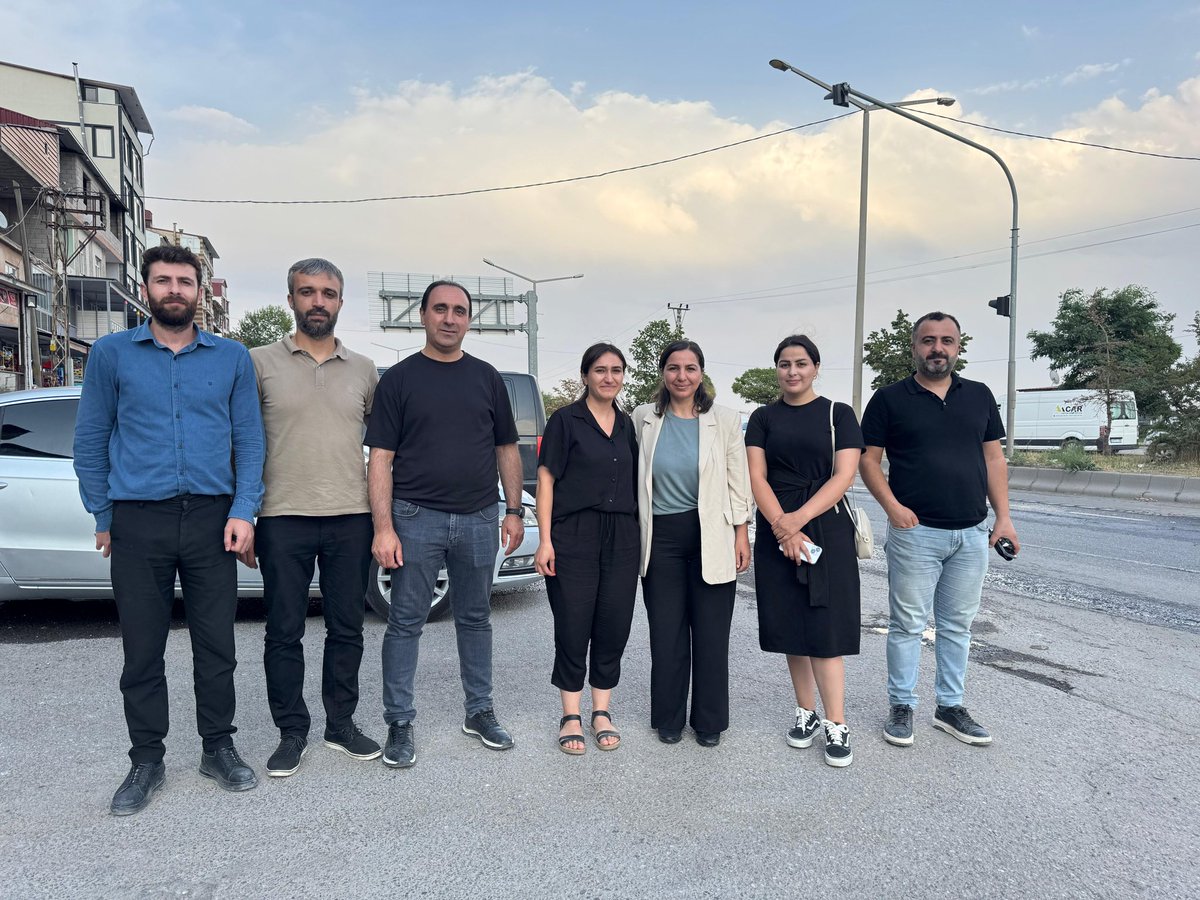 Ahlat T tipi Hapishanesi’ndeki işkence ve kötü muamele iddialarına ilişkin; komisyonumuz, ÖHD Van Şubesi İHD,Tuhayder,CİSST ve milletvekillerinden oluşan heyet hapishaneye ziyaret gerçekleştirmiş olup yapılan ziyarete ilişkin rapor en kısa sürede kamuoyu ile paylaşılacaktır.