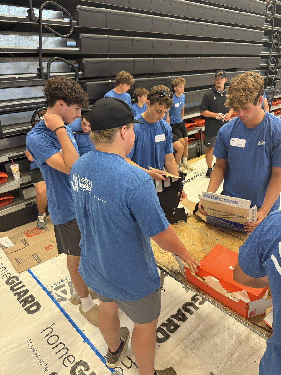 GreenbackFB_'s tweet image. Greenback Helping Hands 🧡🤝

#ServantLeaders