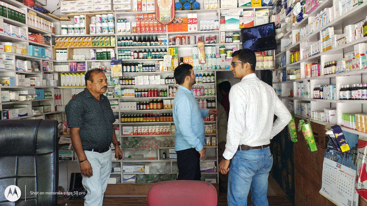 jkchanneltv's tweet image. An enforcement team #closed two medical shops in Batote area of Ramban district today for #violating provisions of the Drugs and Cosmetics Act.
@DIPRRambandic @diprjk