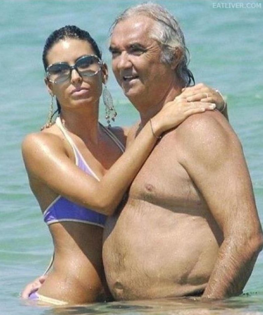 panagiotarar's tweet image. Από φέτος που ξανάσκασα στο κουρμπέτι γυρνάω όλη την Ευρώπη με "χορηγεία" από τον μπούμπη μου, με έχει βάλει και μάνατζερ σε μια εταιρεία του να ξύνω το μουνί μου. Και νομίζουν 100 τσουτσέκια εδώ που βρίζουν ότι επηρεάζουν.
