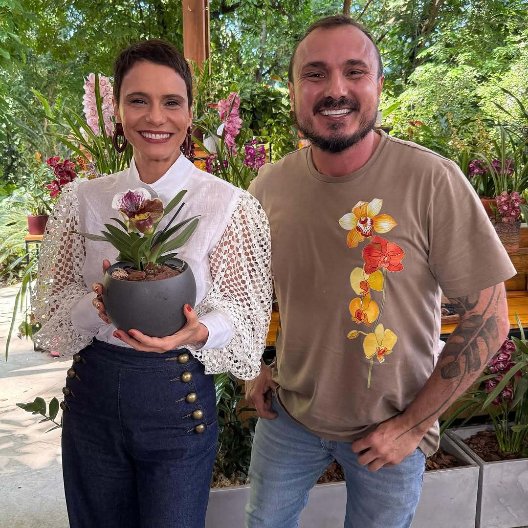 centralmalugall's tweet image. Malu Galli marcou presença no programa É de Casa, e, como não poderia deixar de ser, registros desse momento especial não faltaram. 

#malugalli