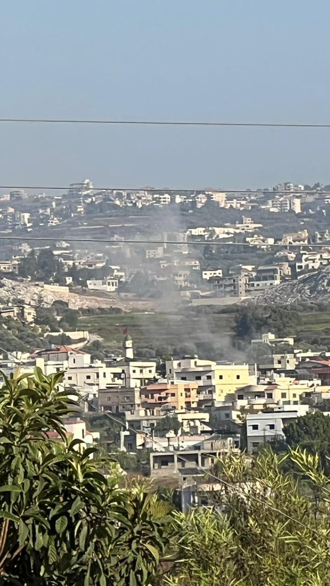 tzvai_tracker's tweet image. 🇮🇱⭕️Local reports suggest that an airstrike, conducted by the Israeli Air Force, occurred in the area of Deb’aal in the Tyre District of Southern Lebanon. Residents suggest that the airstrike, conducted by a drone, targeted a vehicle traveling inside the town.
#Breaking #Lebanon