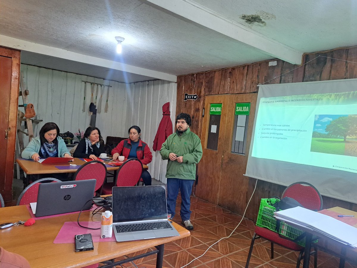 conaf_loslagos's tweet image. Dpto de prevención de incendios forestales de Conaf Osorno realizó capacitación de quemas controladas,aviso de quemas,con énfasis en la prevención de los incendios,en sector Puerto Chalupa comuna de Puyehue @conaf_minagri