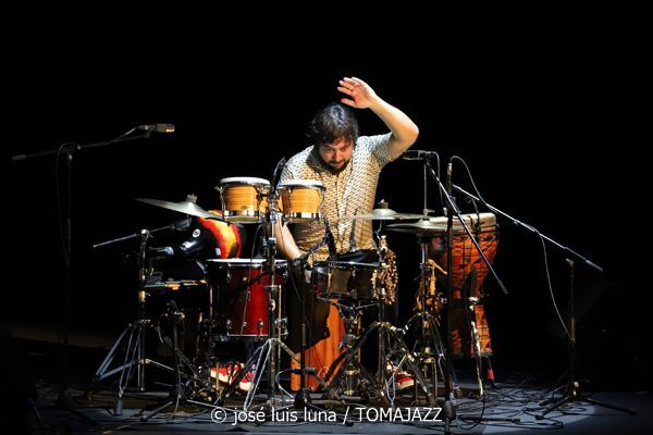 tomajazz's tweet image. Bandolero Quarteto fue el séptimo grupo en actuar en Jazzeñe 2023, en el Teatro Victoria Eugenia de San Sebastián, el 25 de julio de 2023. José Luis Luna Rocafort retrata su actuación en INSTANTZZ. tomajazz.com/web/bandolero-…