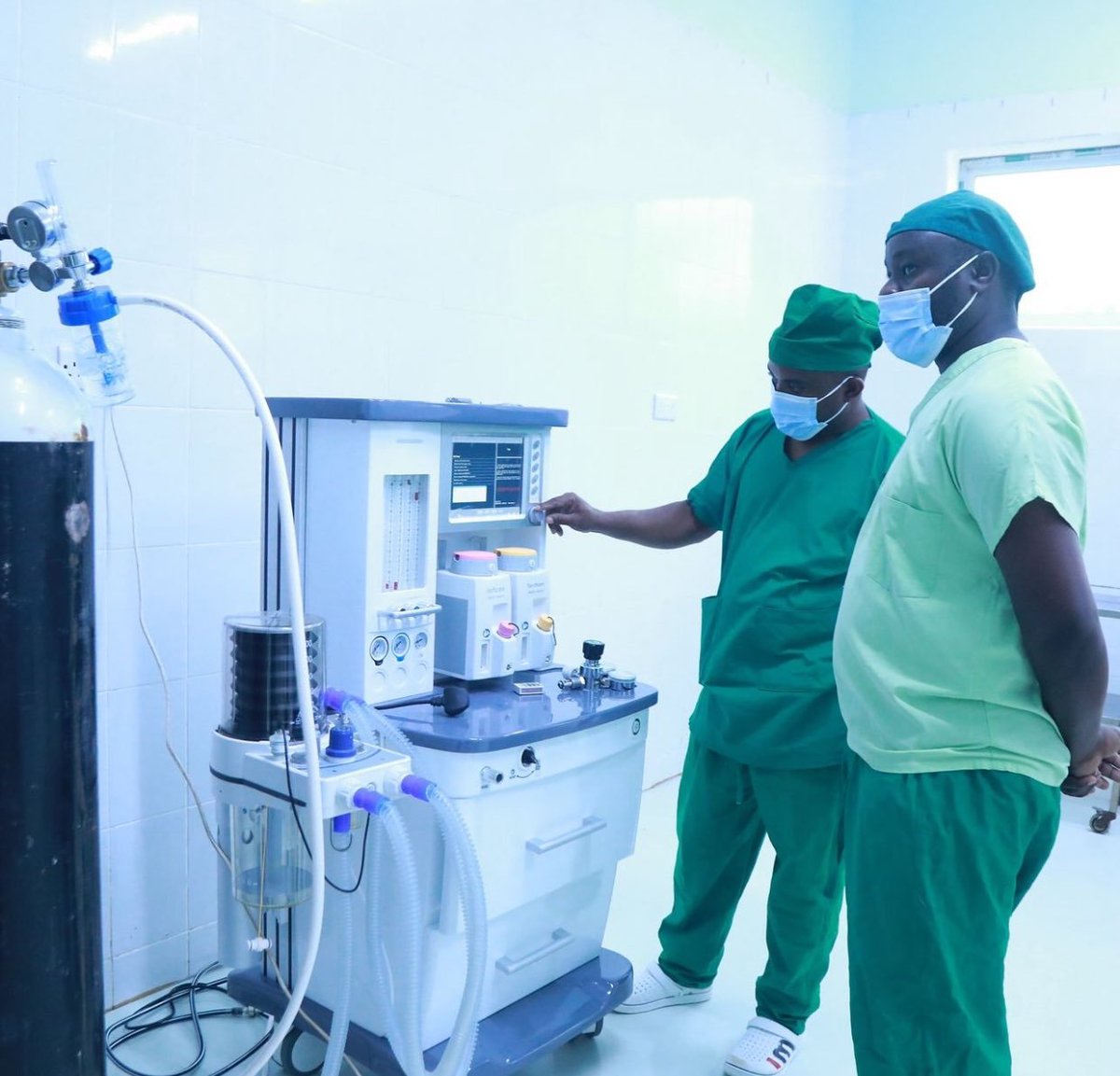 RashdaZunde's tweet image. Huduma ya usingizi sasa inapatikana Hospitali ya Wilaya ya Pangani.
Hii ni baada ya Madaktari Bingwa wa Rais Samia waliopo wilayani humo kutoa mafunzo kwa watumishi wa hospitali hiyo ya wilaya na kufunga mashine hizo.
#OktobaTunatikiSamia