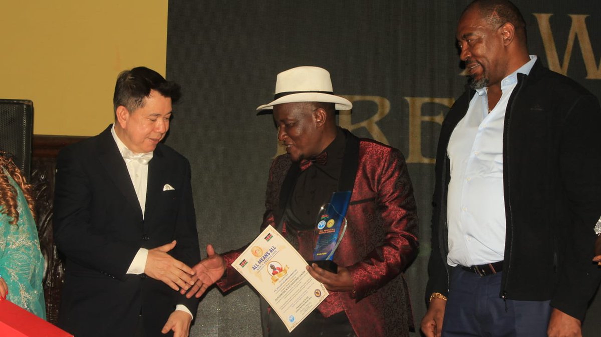 EphantusKim's tweet image. I am truly honored to receive this distinguished award, and I sincerely thank Leaders of all Nation International (LOANI) for this global recognition.
The award, conferred on me by His Highness Prince Y.M. Tengku Hishammuddin Zaizi of the esteemed Malaysian royal family, is a…