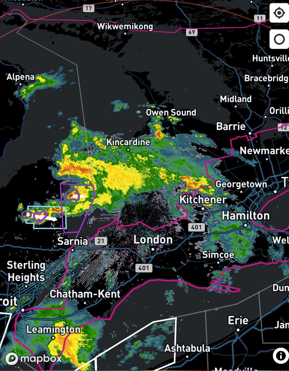 IWeatherON's tweet image. #ONStorm #ONwx Good afternoon!

We’re keeping an eye on some scattered thunderstorms moving into Southwestern Ontario from Michigan this afternoon.

Models are hinting at the potential for more pop-up storms to develop over the next few hours, possibly extending into parts of the…