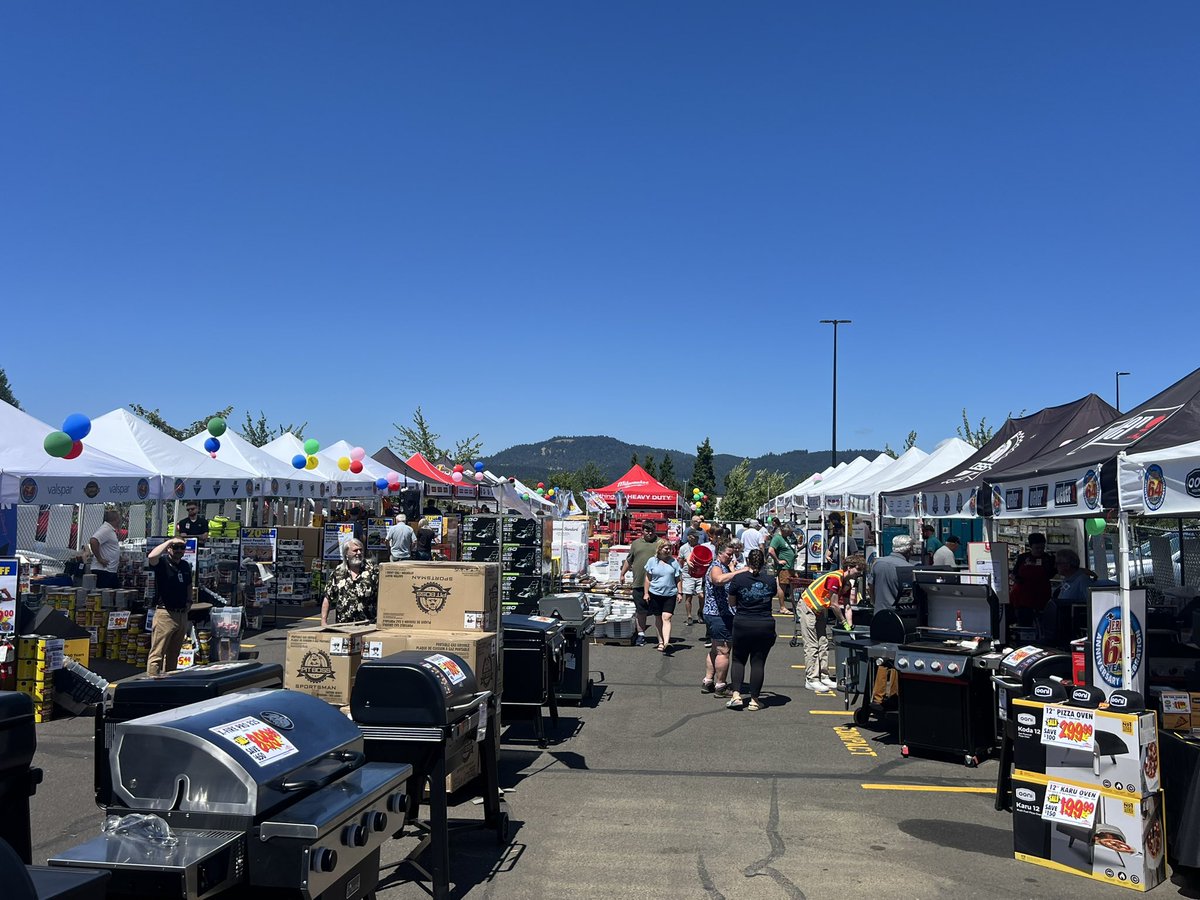 diegodelfuegosb's tweet image. Where are the carnival games and why is there so many tools and grills here?
I thought I was at the fair π€π€π€