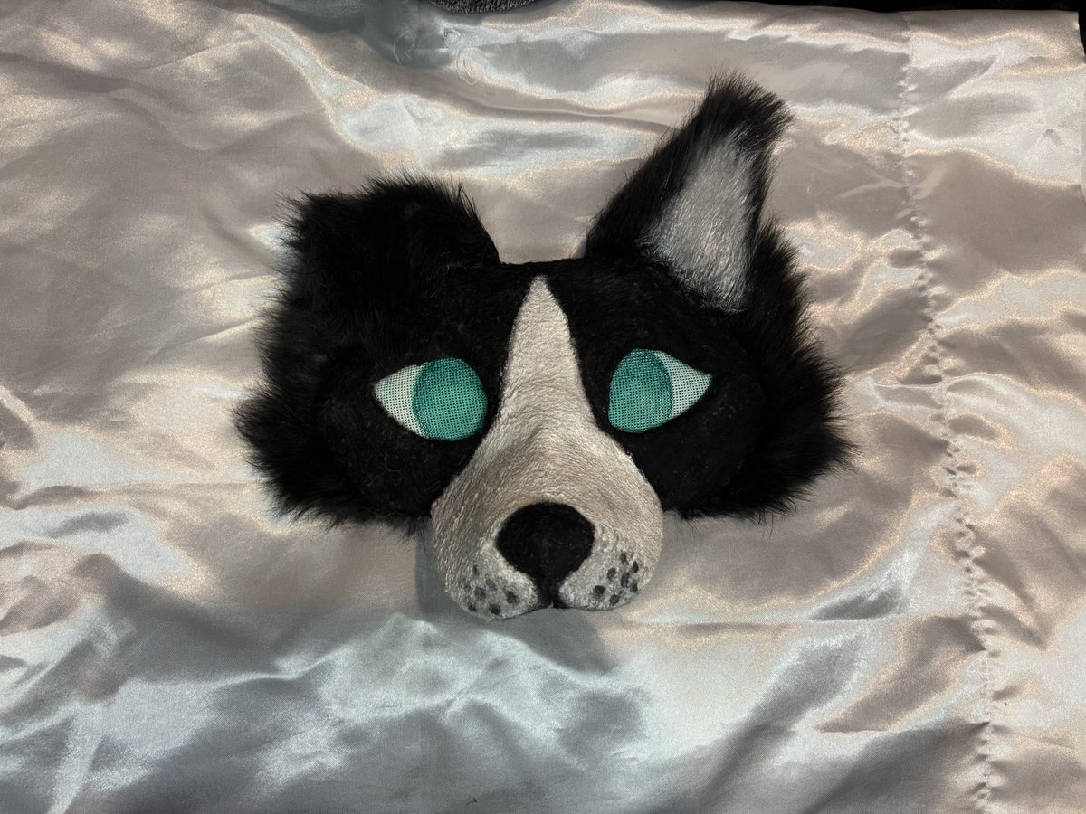 I make character masks!!
Custom designs and premade designs coming to Ko-Fi soon! ⭐️