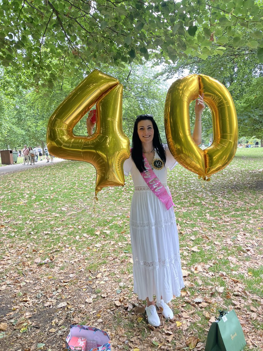 waynetlc's tweet image. A lovely afternoon over St James Park in London today celebrating Fiona’s birthday, (spoiler in photo 1) and a coming together of friends made during the last few yrs during the attacks on medical freedoms
@abircomedian @CoviLeaks @Alex27740737