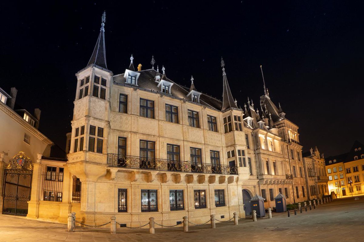 WadeJo8's tweet image. Saturday Palace. The Grand Ducal Palace in Luxembourg City, Luxembourg which is the official residence of the Grand Duke of Luxembourg and he performs his duties as head of state. Originally was the first city hall of Luxembourg from 1572-1795. Became the headquarters of the…