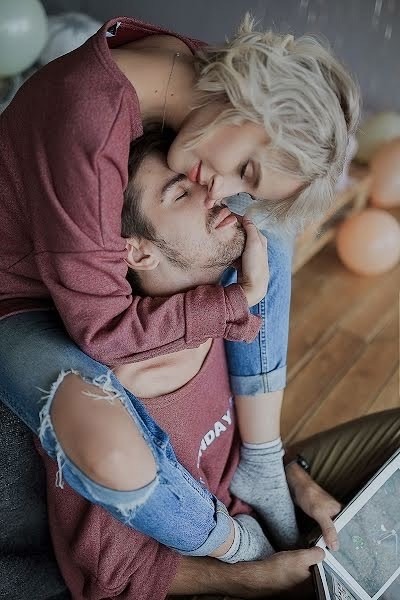 Janne (@janne0770) on Twitter photo Sometimes all you need is a tight hug to brush away all the anger in a split second Sometimes all you need is a tight hug to brush away all the anger in a split second