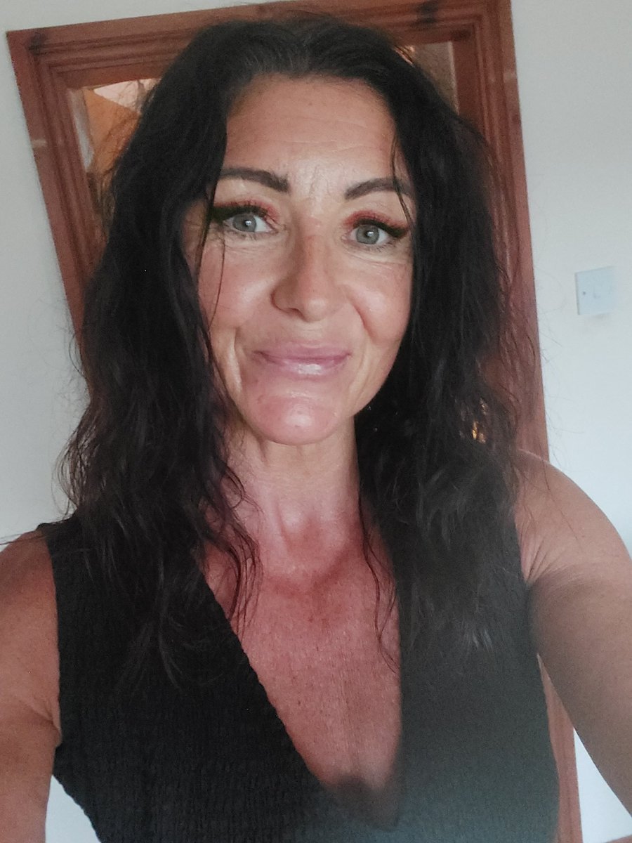 gym_manic's tweet image. That's not something you see every day is it, a woman in a dress on a treadmill🤣🤣🤣
Truth is I didn't get much in today, got to a festival to meet my friend with the dog and forgot the dogs lead so didn't even get a walk in so just catching up on some steps.
Just hit 10k 😁