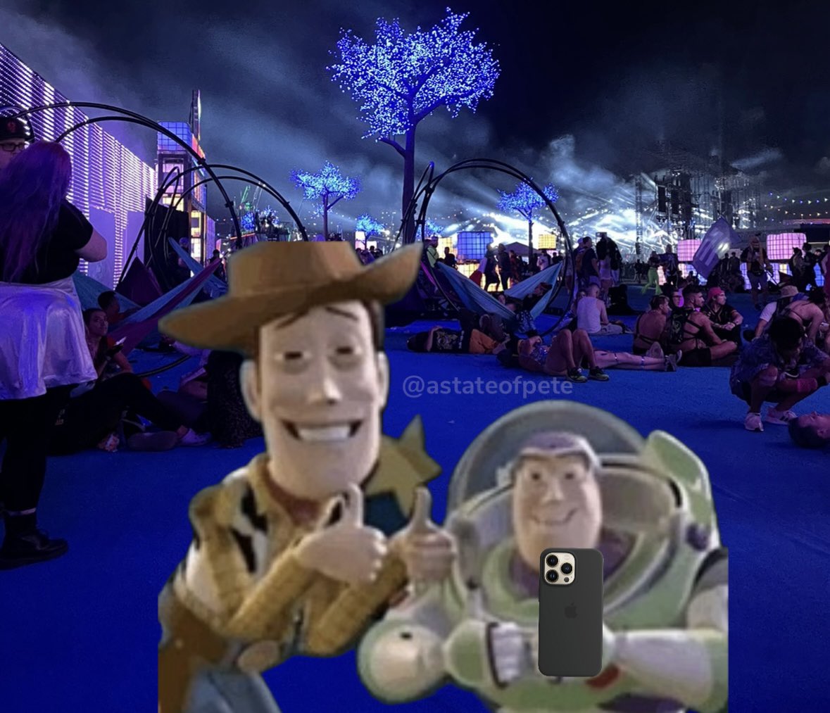 AStateofPete's tweet image. When you and the bestie take a photo at the festival