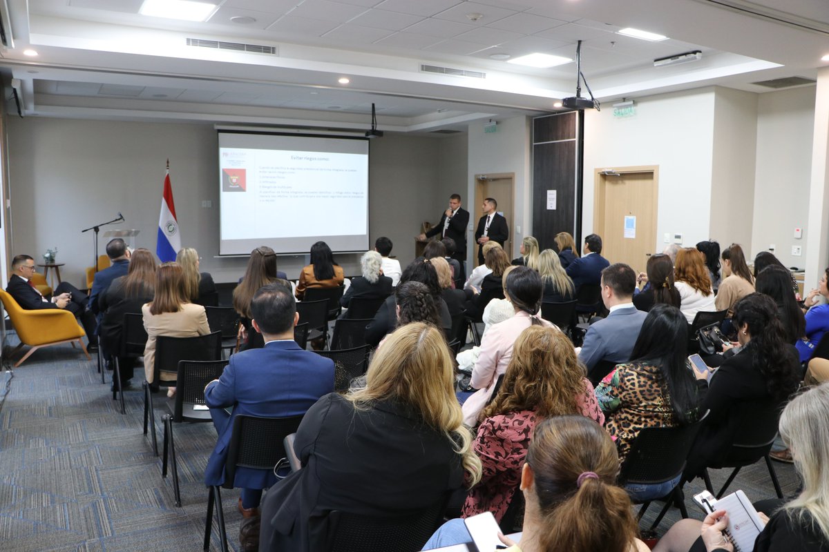 py_rep's tweet image. El Cap Inf Hugo Chiuzano y el Tte 1° Inf Elver Acosta, componentes del Regimiento Escolta Presidencial, participaron en la fecha como disertantes en la “X Jornada Paraguaya de Ceremonial y Protocolo”, organizada por la @apacerppy. 
🇵🇾+Info en: facebook.com/permalink.php?…