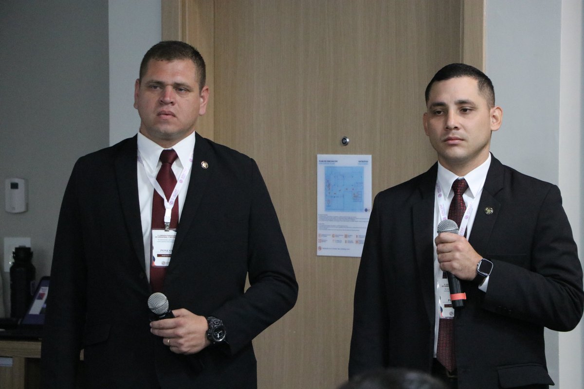 py_rep's tweet image. El Cap Inf Hugo Chiuzano y el Tte 1° Inf Elver Acosta, componentes del Regimiento Escolta Presidencial, participaron en la fecha como disertantes en la “X Jornada Paraguaya de Ceremonial y Protocolo”, organizada por la @apacerppy. 
🇵🇾+Info en: facebook.com/permalink.php?…