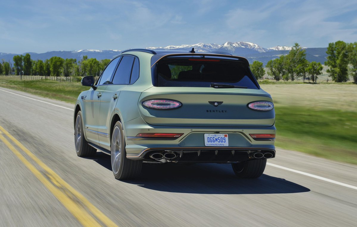 autochat360's tweet image. New Bentayga Speed💚
Hit or Miss?