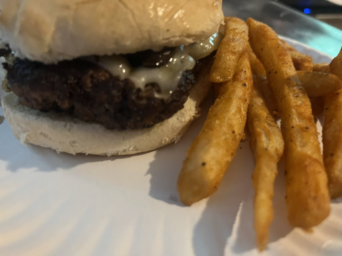 ProfitMoneyBeat's tweet image. mushroom and swiss burger on sourdough