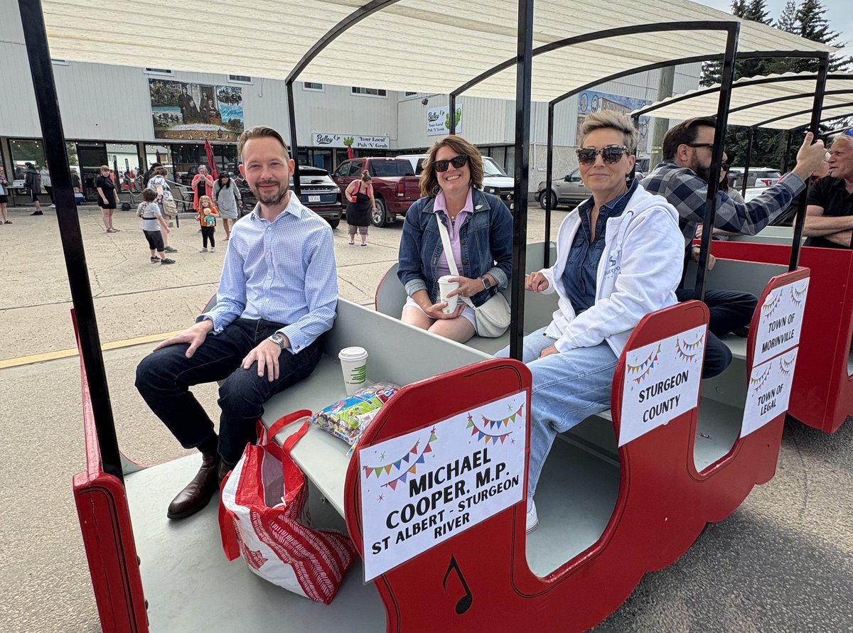 MichaelCooperMP's tweet image. Enjoyed riding the train with elected officials from our region at the Fête au Village parade in Legal.
The Fête is a summer tradition in Legal, celebrating the Town’s rich history and heritage.