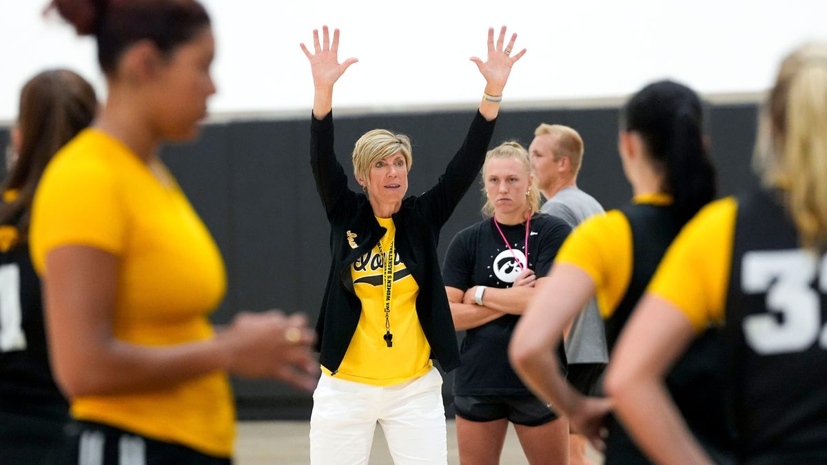 HawkeyesWire's tweet image. Iowa women's basketball offers nation's No. 1 2028 center Sutton Villa hawkeyeswire.usatoday.com/story/sports/c…