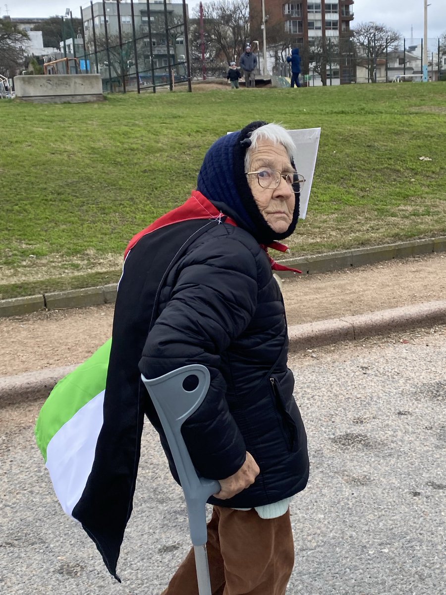 SelvaAndreoli's tweet image. Ojalá hubiéramos sido mas. Mírenla a ella con el frío y la muleta 💪👍
