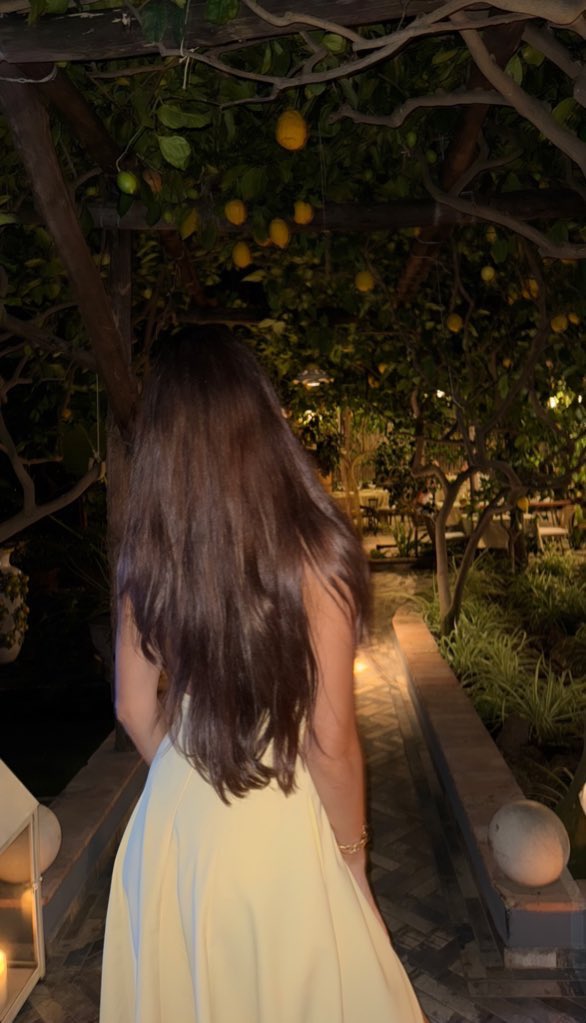 joanaonly1's tweet image. اخخخ ذي وش فيها معلقه ع ذي الوضعيه 😭❤️