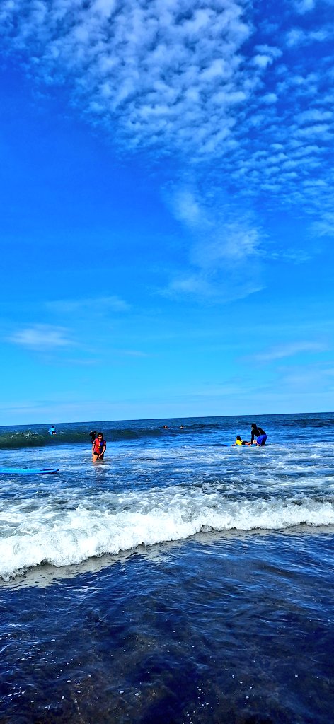 🌊🤙 What a fun morning we had today with the kids from Surf Para Todos at #BitcoinBeach! 
Between laughs, waves, and learning, we keep building community. 💛🏄‍♂️
#SurfParaTodos #ElZonte #BitcoinBeach