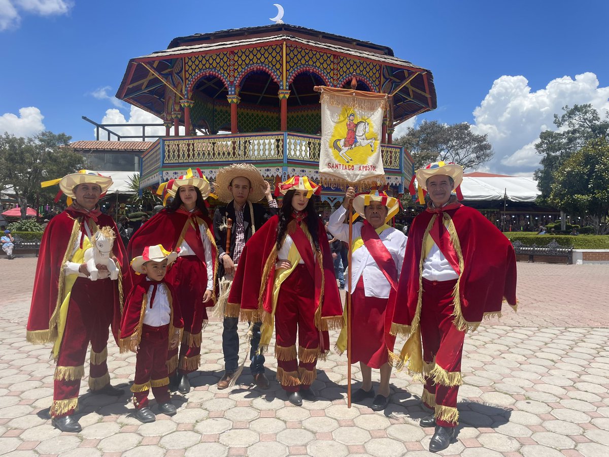 artechiconahui's tweet photo. La Danza de los Santiagueros es una manifestación cultural profundamente arraigada en distintas regiones de México.

Esta danza tiene una carga simbólica, histórica y espiritual que la convierte en una expresión clave de identidad y cultura comunitaria.

Tradición, arte y cultura https://t.co/reSlMrWOGY