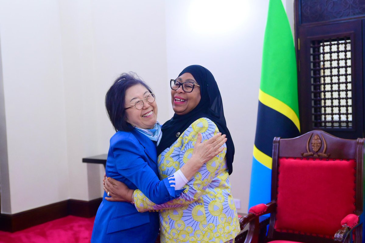 urtupdates's tweet image. Her Excellency, Tanzanian President, Hon, Dr. @SuluhuSamia met with and held talks with the President of the Korea Finance Corporation (K-FINCO), Dr. Eun-Jae Lee, who was accompanied by her delegation, at the Chamwino State House in Dodoma on July 26, 2025. @koreanembassy…