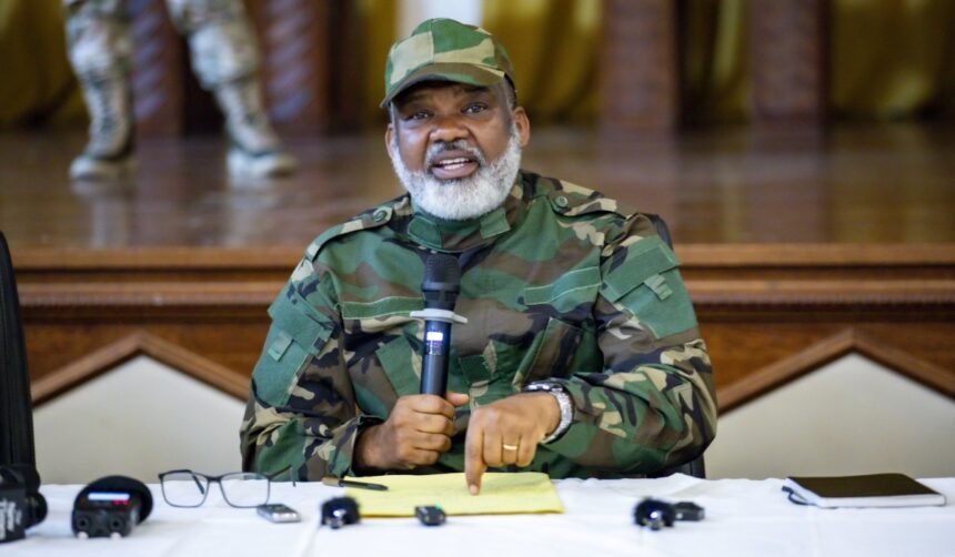 Asigaranye kwegura cyangwa guhunga, bitaba ibyo agakurwa ku butegetsi 
=======

Coenille Nangaa umuhuzabikorwa wa AFC/M23  Alliance Fleuve Congo yavuze ko Perezida Felix Tshisekedi asigaranye amahitano atatu, kwegura ku butegetsi, guhunga cyangwa kumukuraho.