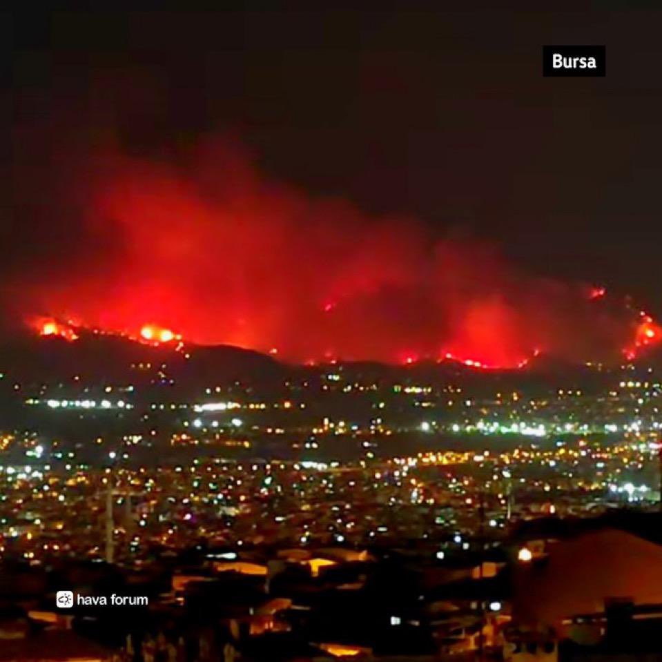 muhendisyenn's tweet image. Bursa'da ve Karabük'te yangın devam ediyor.

#BursaYanıyor
#KarabükYanıyor