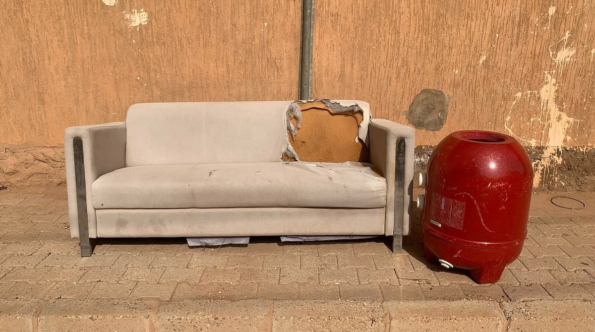 بقايا حياة على رصيف مهجور

📷 By Instagram/ Abdul Razzaq Seif Eldin
📍 الخرطوم بحري - كافوري مربع 9
instagram.com/rezzga_photos