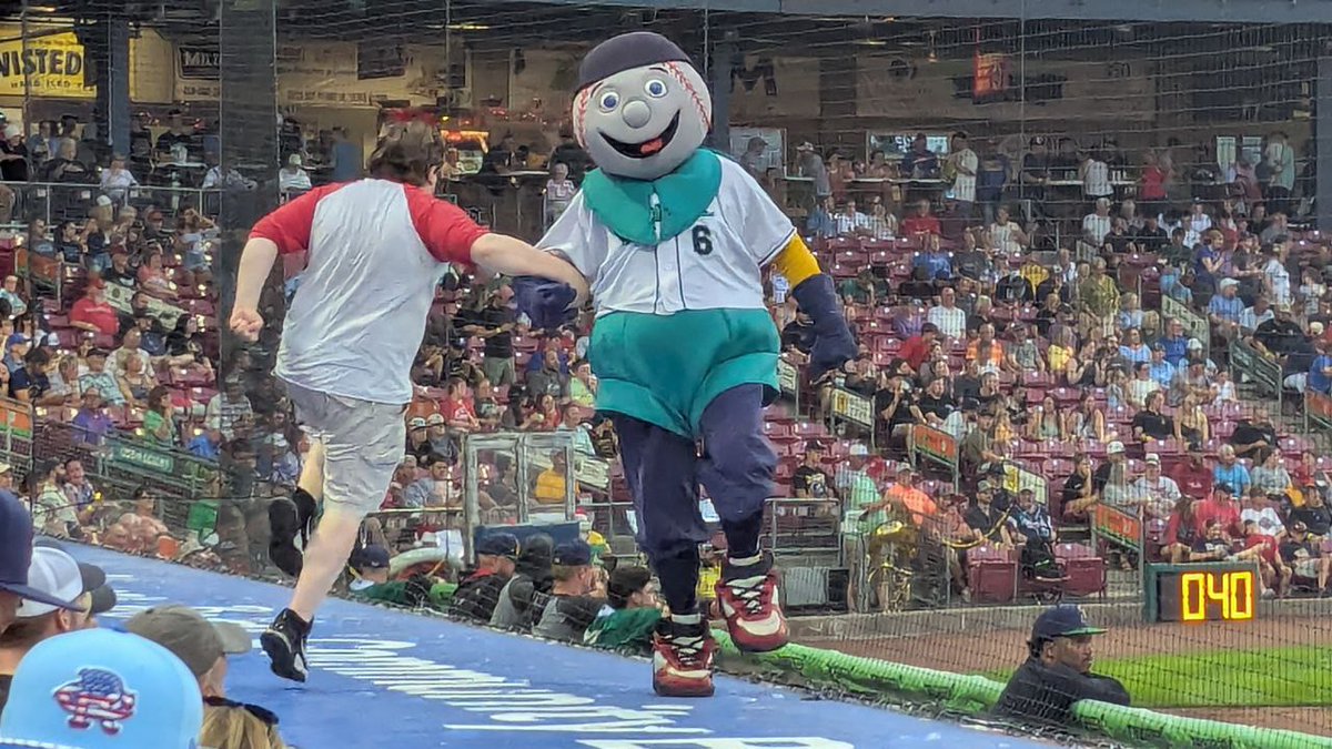 jkrause2026's tweet image. Cedar Rapids Kernels with a walk off winner in the 10th last night! Great stadium, great game, great sunset! #CRKernels