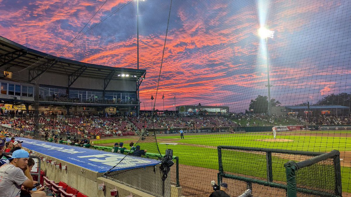 jkrause2026's tweet image. Cedar Rapids Kernels with a walk off winner in the 10th last night! Great stadium, great game, great sunset! #CRKernels
