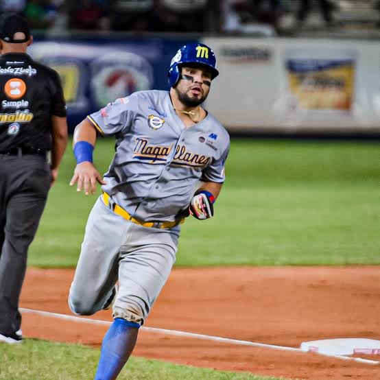 joselara27's tweet image. Quiero ver jugar a los pibes ⚓🥹
