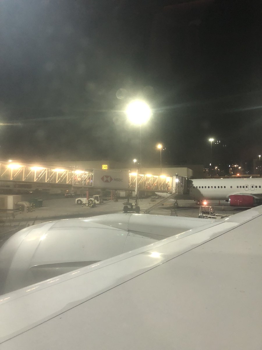 MusicToasted's tweet image. Layover at Dubai before continuing the journey to London