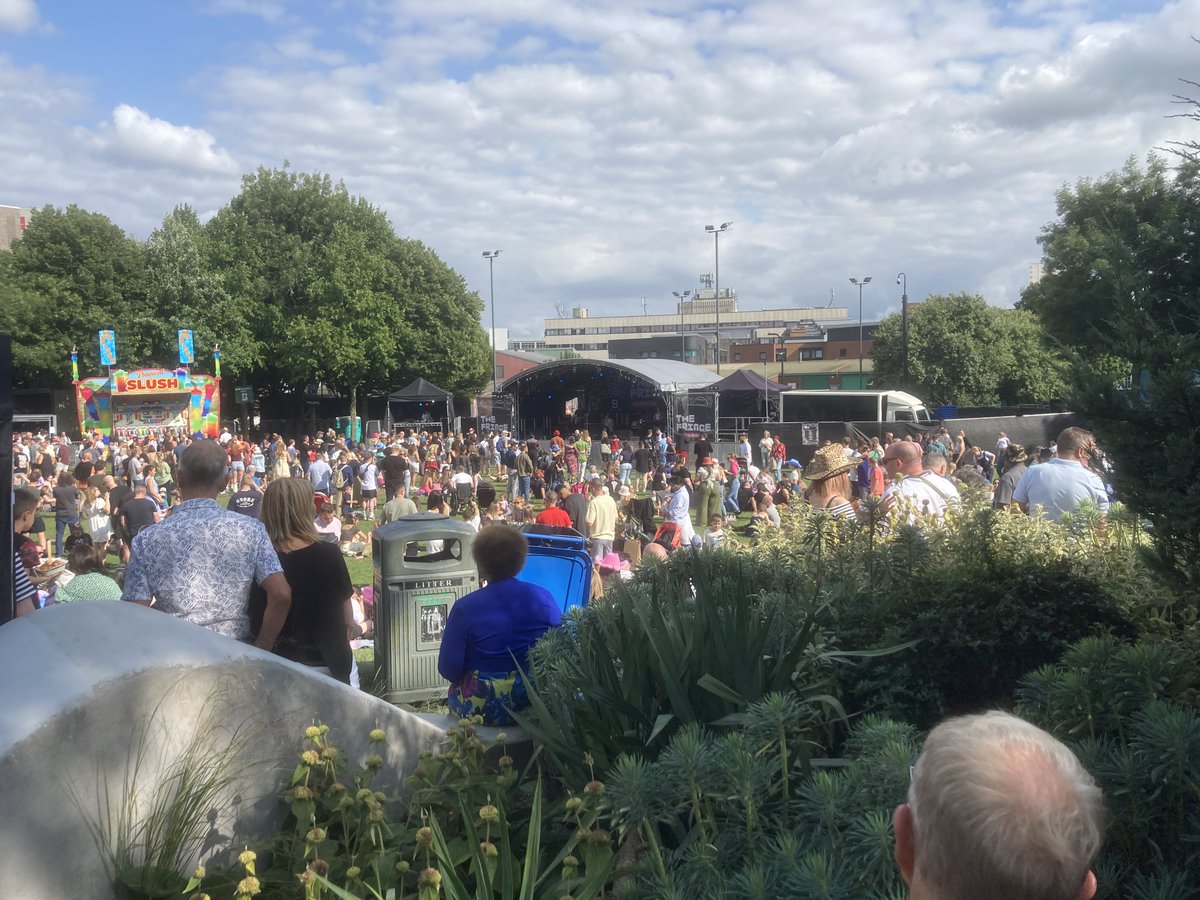 Sheffield BID (@sheffieldbid) on Twitter photo Day one of #FringeAtTramlines 2025 brought a lovely, family-friendly vibe to the city centre. Day one of #FringeAtTramlines 2025 brought a lovely, family-friendly vibe to the city centre.
