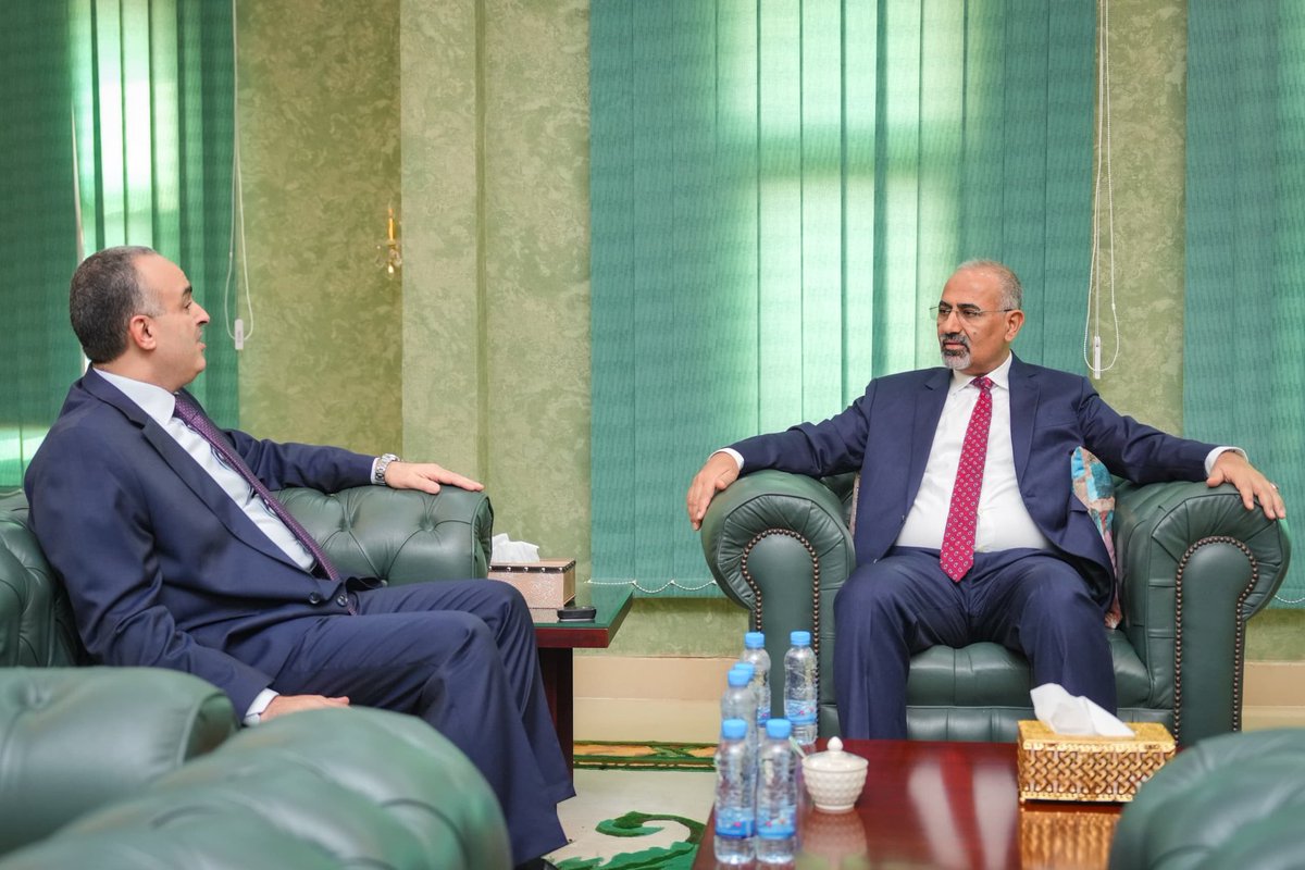الرئيس الزُبيدي يشدد على ضبط العملية الإيرادية وتوريد الموارد إلى البنك المركزي

stcaden.com/posts/30197