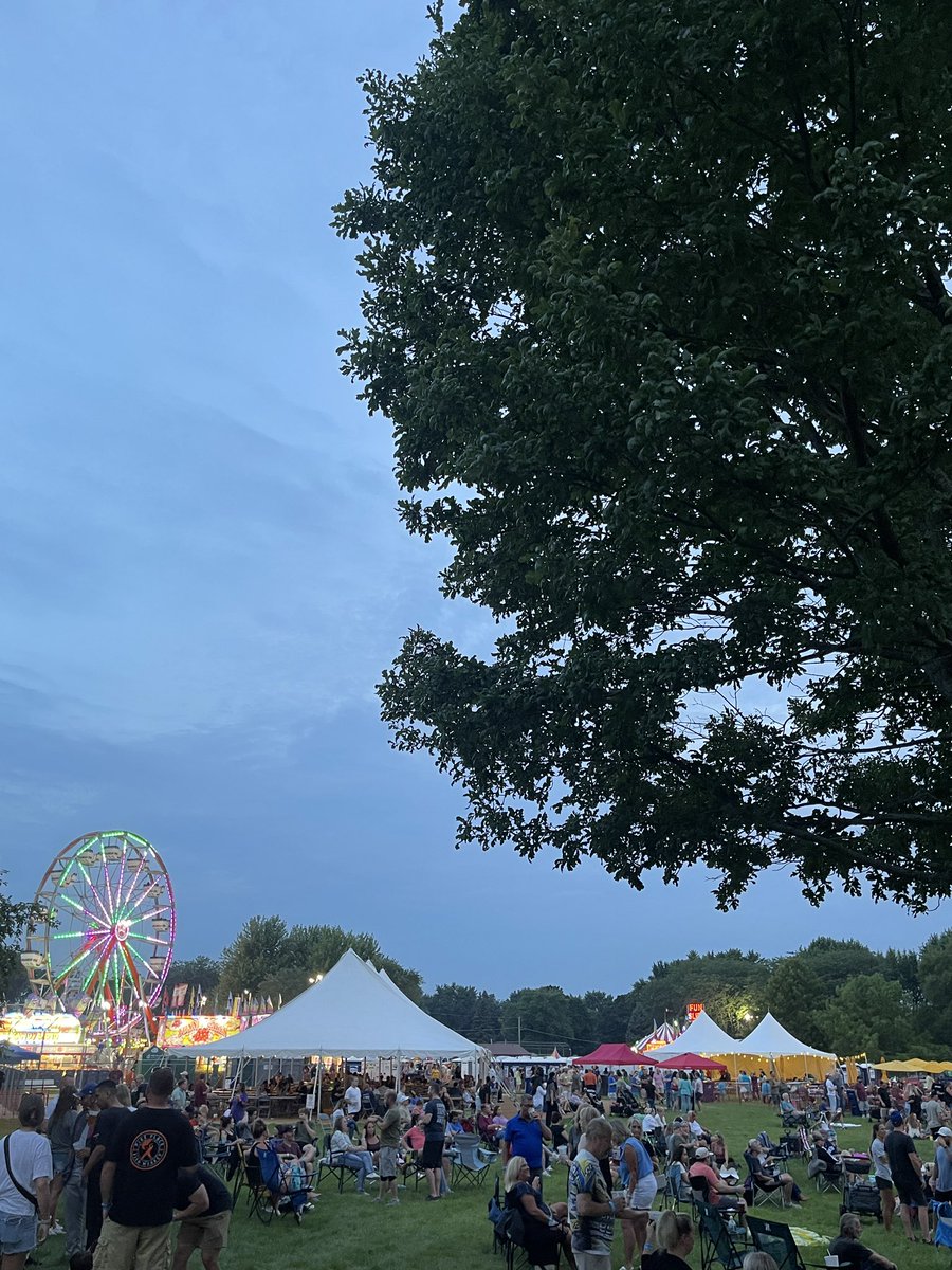 jankrav's tweet image. We had a great time at the Sugar Grove Corn Boil last night. You know you are in Illinois when they call soft drinks, “pop.” 😆🌽