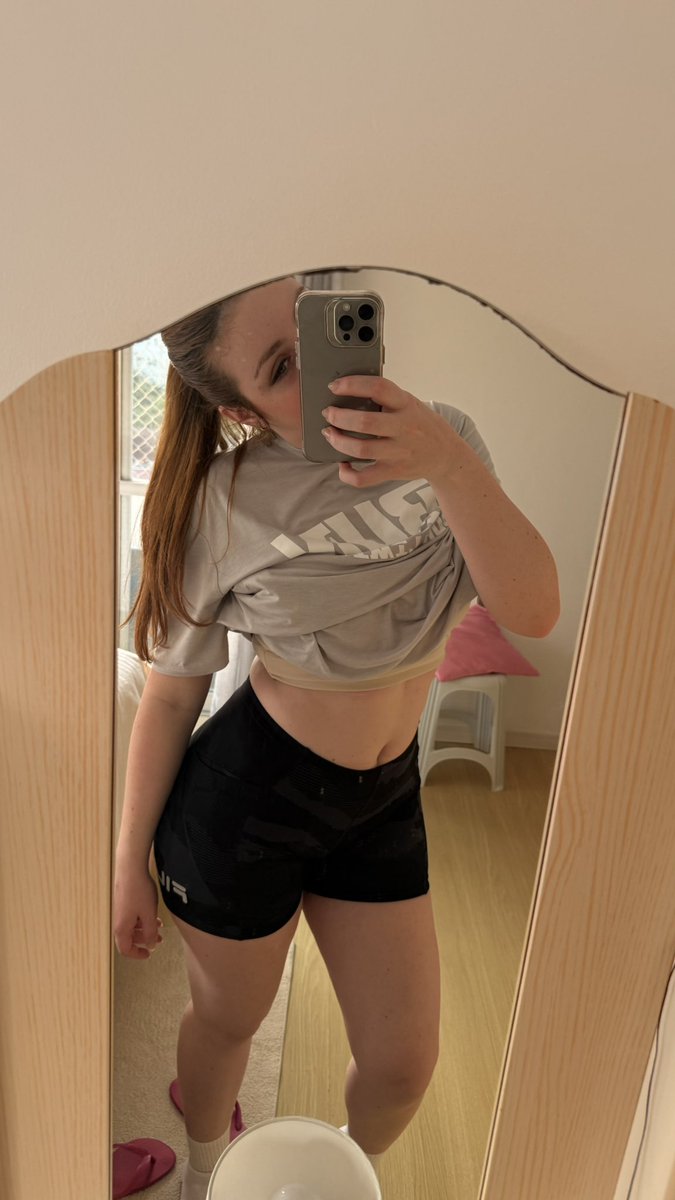 PaulaBelvedere1's tweet image. pós caminhadinha🥵