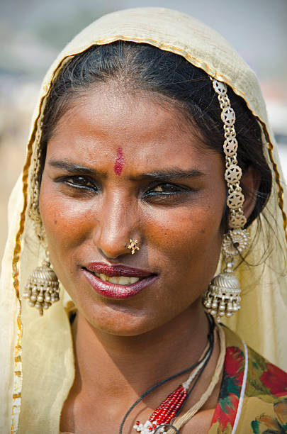 "Kardeş Değiliz!
Kim bunlar ya? Ne dilimiz bir, ne kültürümüz. Aynı sofraya otursak da aynı geçmişi paylaşmıyoruz."