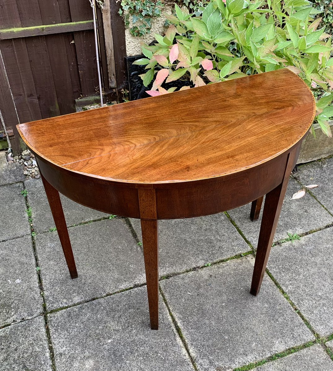 2016industrial's tweet image. A very elegant Demi lune table needed a little bit of tlc. I love how they come back to life. #restoration #workshop #antique #antiquefurniturerestoration #interiordesign