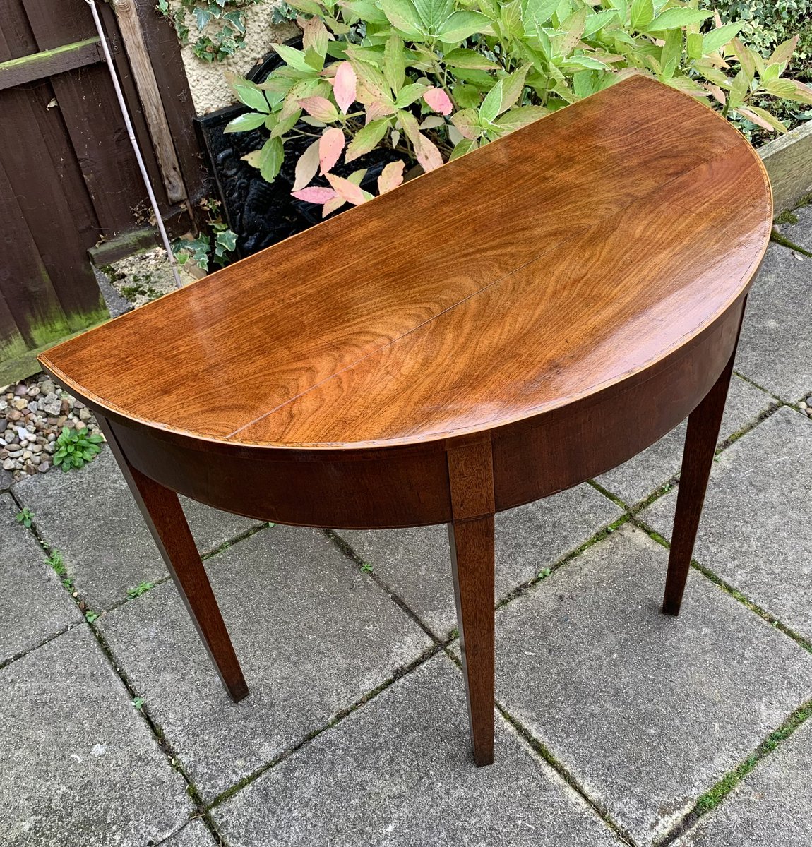 2016industrial's tweet image. A very elegant Demi lune table needed a little bit of tlc. I love how they come back to life. #restoration #workshop #antique #antiquefurniturerestoration #interiordesign